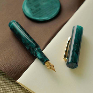 Hightide | Pluma Estilográfica Marbled Attaché Green (F)