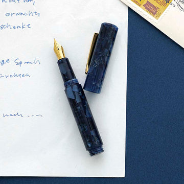 Hightide | Pluma Estilográfica Marbled Attaché Navy (F)