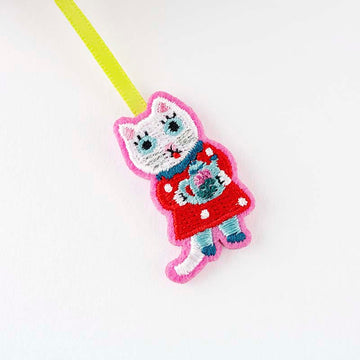 Hobonichi | Punto de Libro Clip Bordado Yumi Kitagishi White Cat