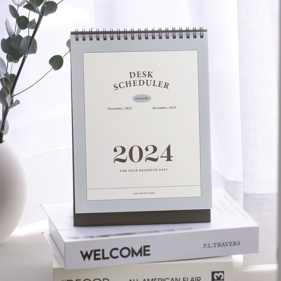 Iconic | Calendario Desk Scheduler 2024