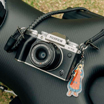 La Dolce Vita | Llavero Acrílico Afghan Embroidery Dress Girls