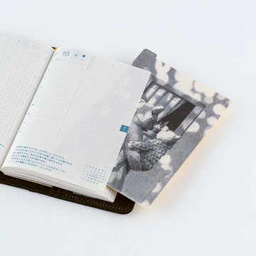 Hobonichi | Plantilla de Escritura Pencil Board A6 Akiko Miyakoshi (Sunny Day)