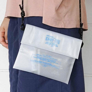 Penco | Estuche Carry Tite Case Clear M Light Blue