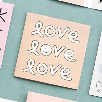 Iconic | Mini Tarjeta de Felicitación Doodle Love Love Love