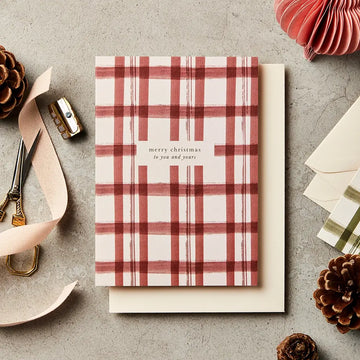 Katie Leamon | Tarjeta Navidad Red Check